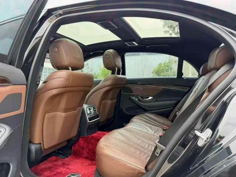 奔驰S 后面外观三