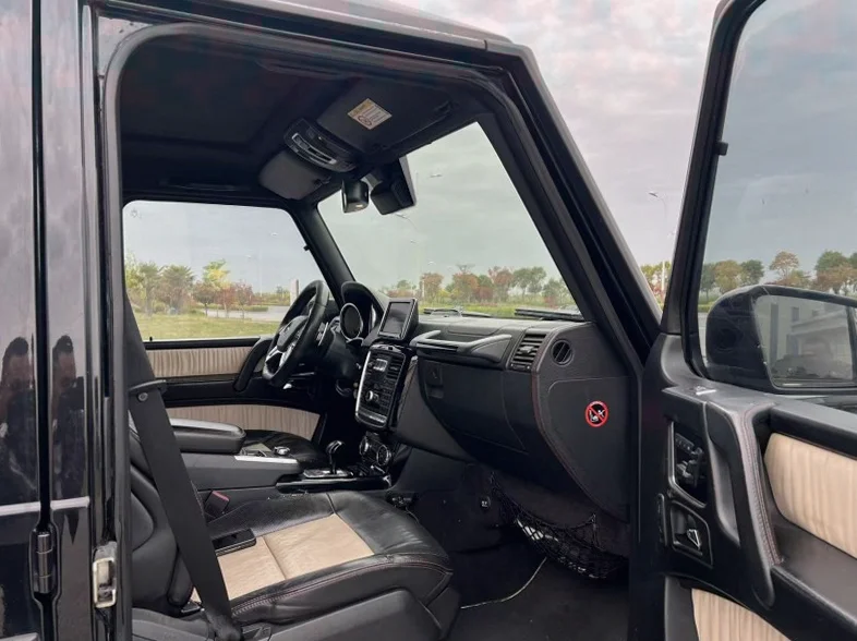 奔驰G 内饰前排