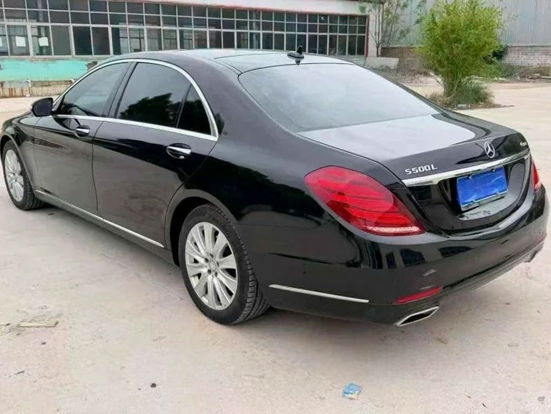 奔驰S 内饰后排