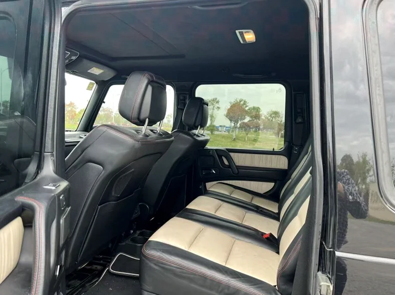 奔驰G 内饰后排