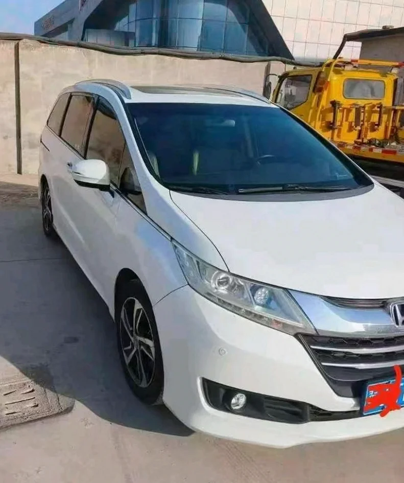 本田奥德赛 后面外观一