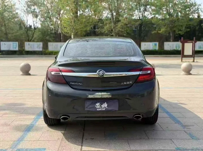 别克君威 内饰前排