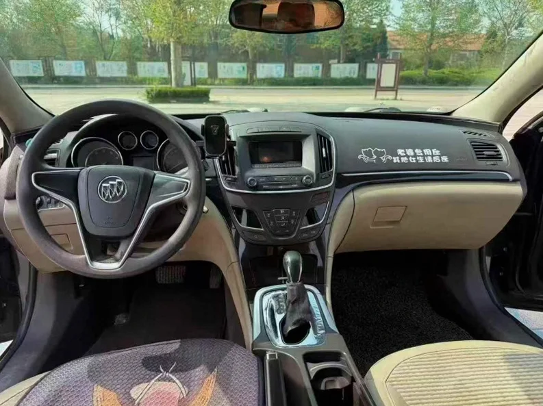 别克君威 后面外观一