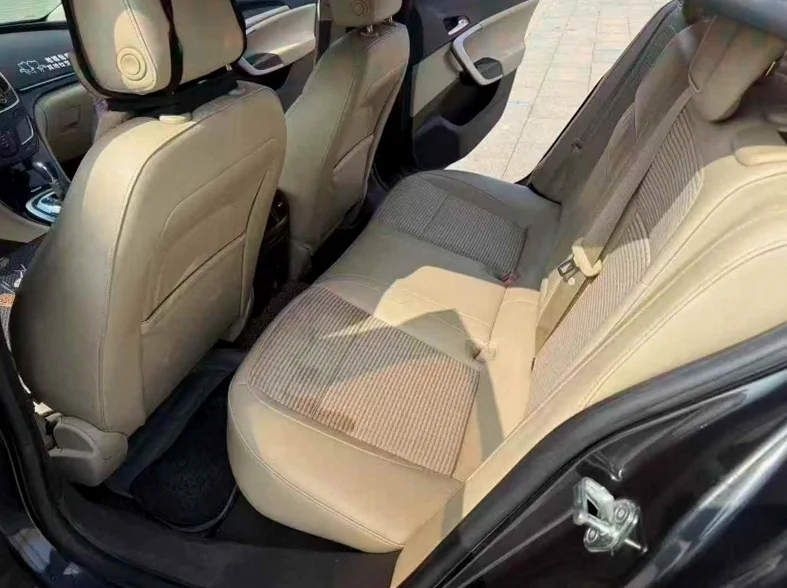 别克君威 驾驶室