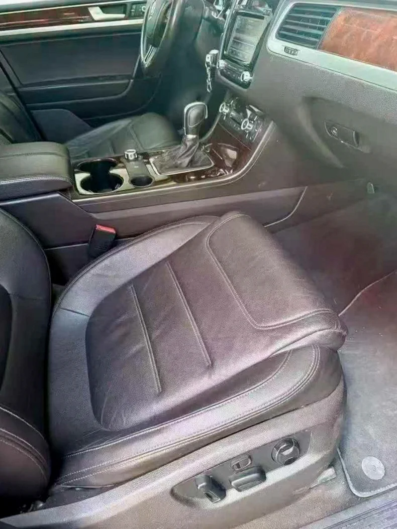 大众途锐 后面外观一