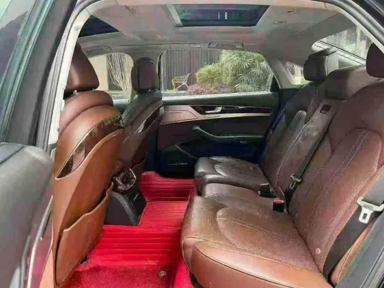 奥迪A8L 后面外观一