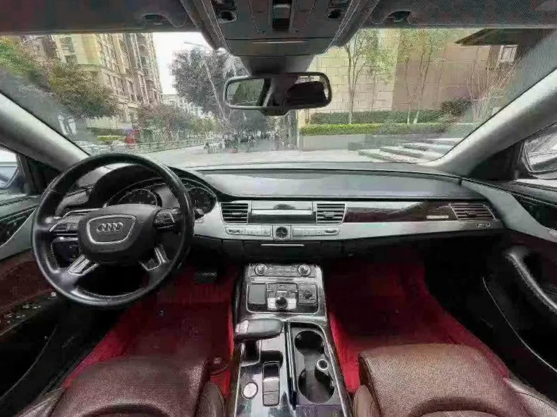 奥迪A8L 后面外观二