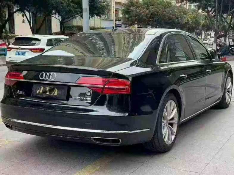 奥迪A8L 后面外观三