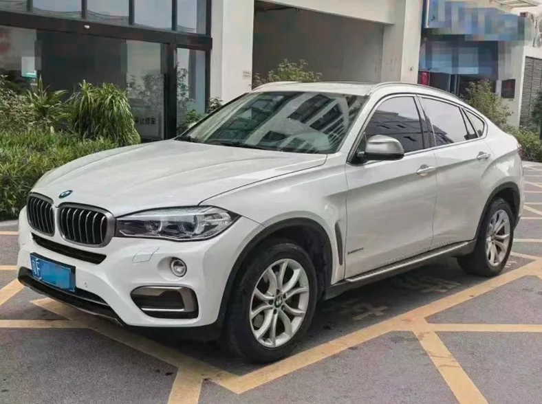 宝马X6 正面外观三