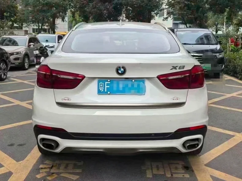 宝马X6 内饰后排