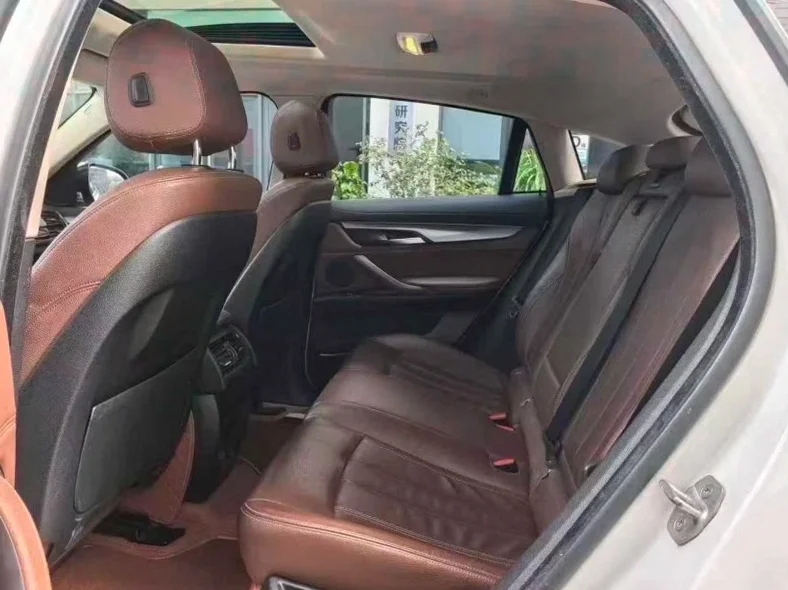 宝马X6 后面外观一