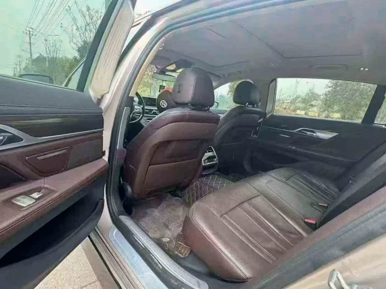 宝马7系 后面外观二