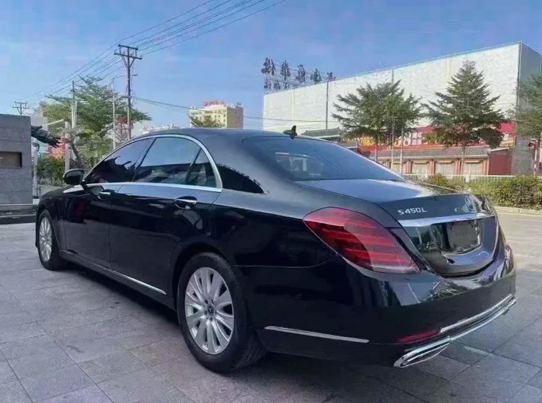 奔驰S 内饰后排