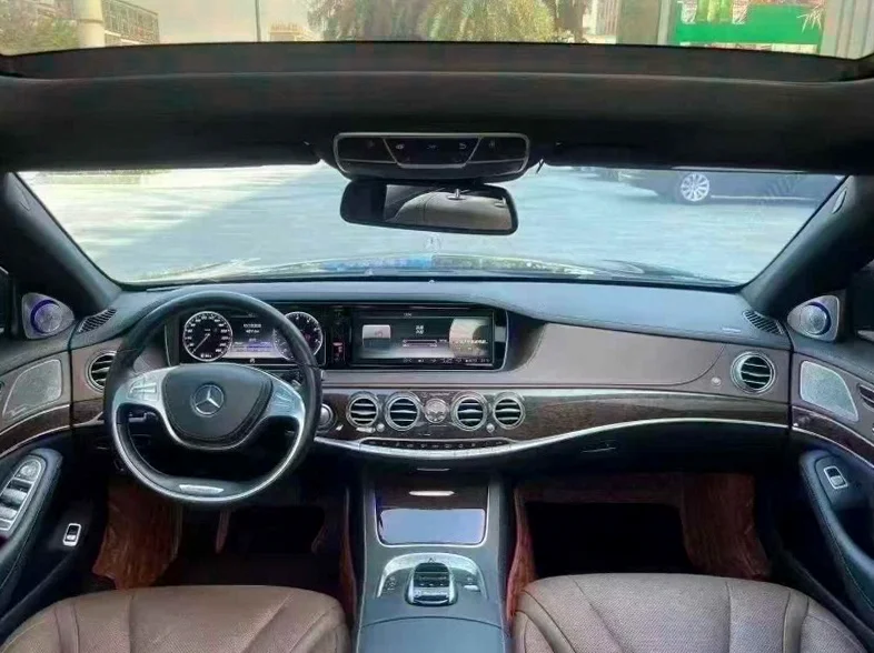 奔驰S 后面外观二