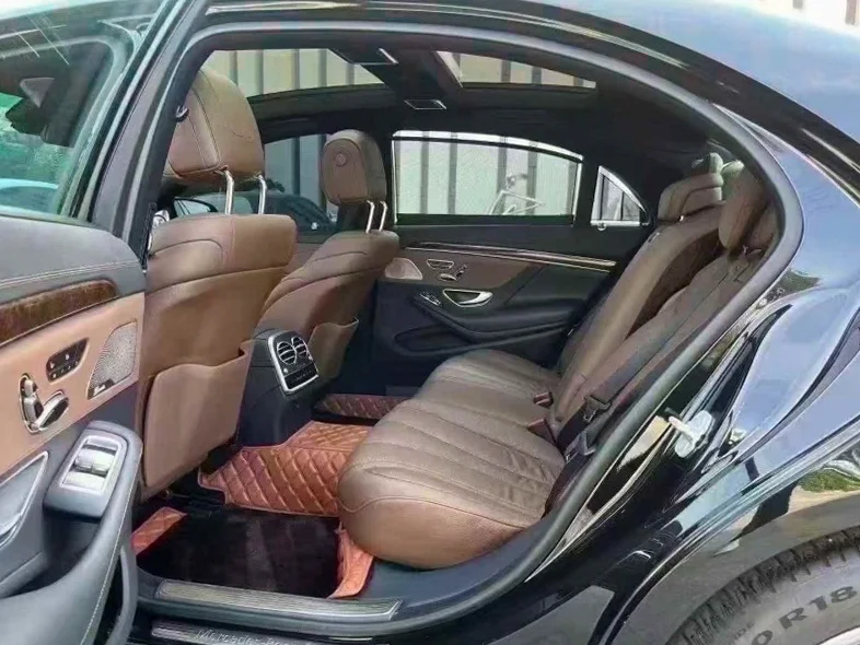 奔驰S 后面外观三