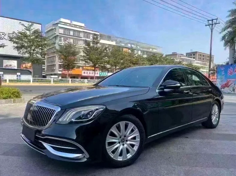 奔驰S 正面外观二