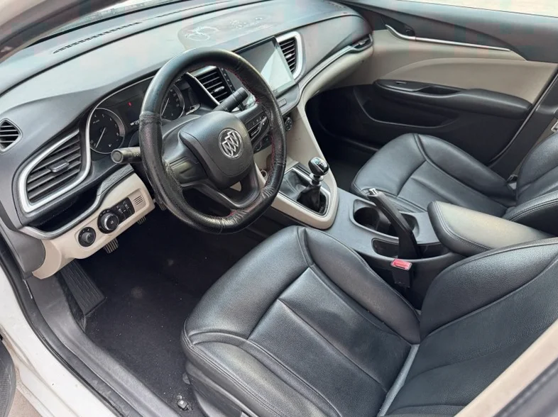 别克英朗 正面外观二