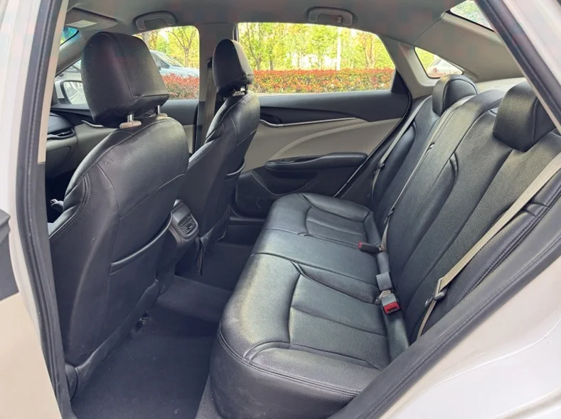 别克英朗 后面外观一