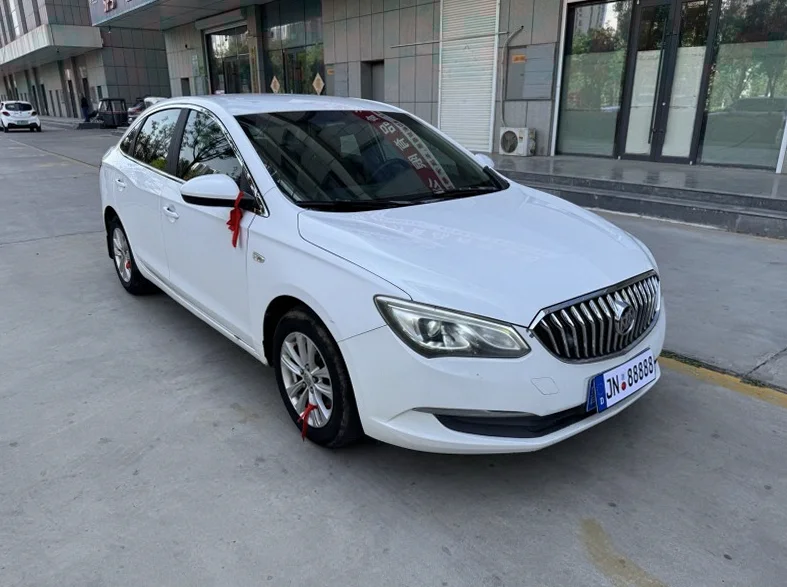 别克英朗 驾驶室