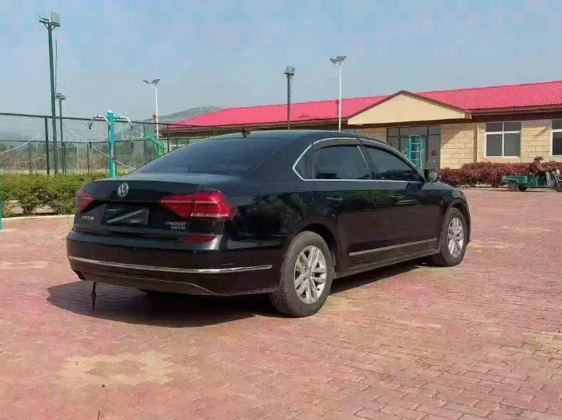 大众帕萨特 内饰后排