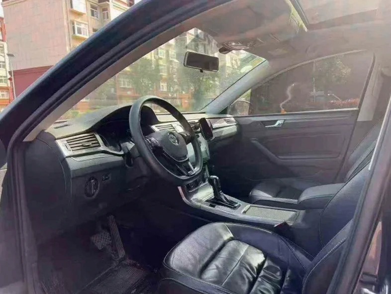 大众帕萨特 后面外观一