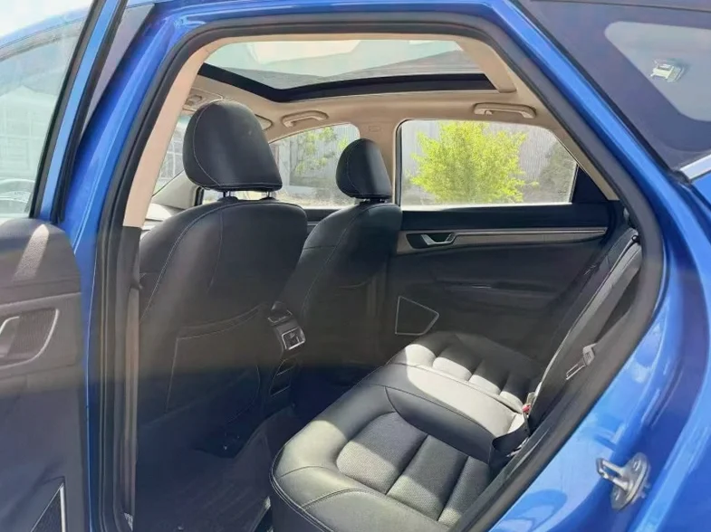 吉利帝豪 后面外观一