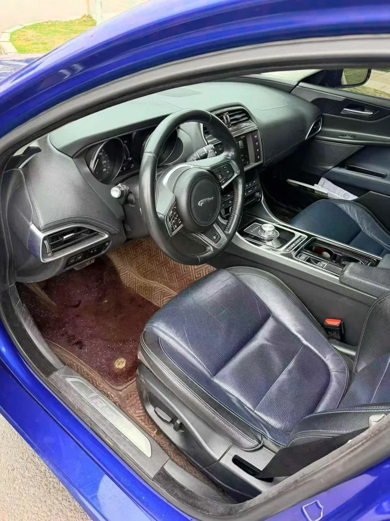 捷豹XE 后面外观一