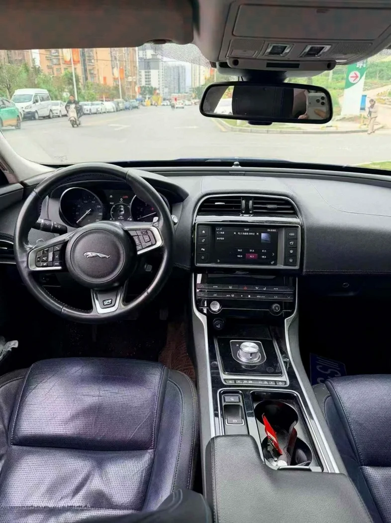 捷豹XE 后面外观二