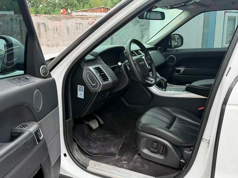 路虎揽胜运动 后面外观一