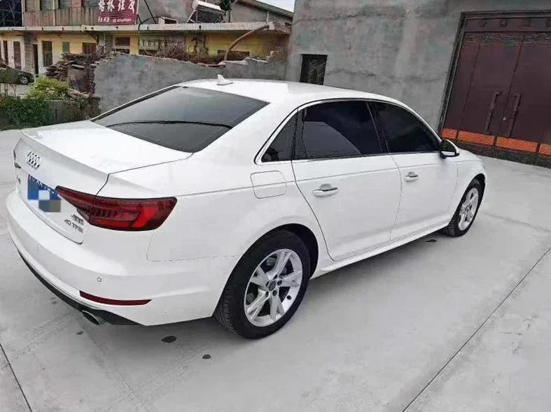 奥迪A4L 后面外观一