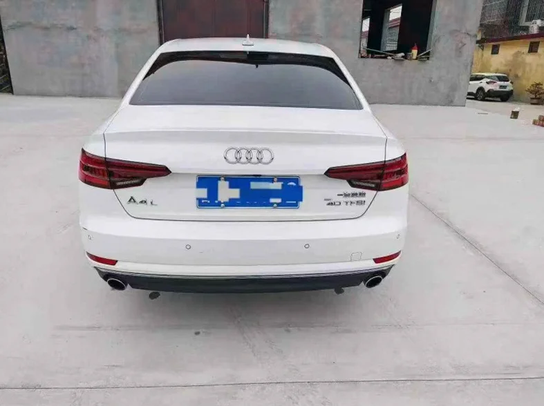 奥迪A4L 内饰后排