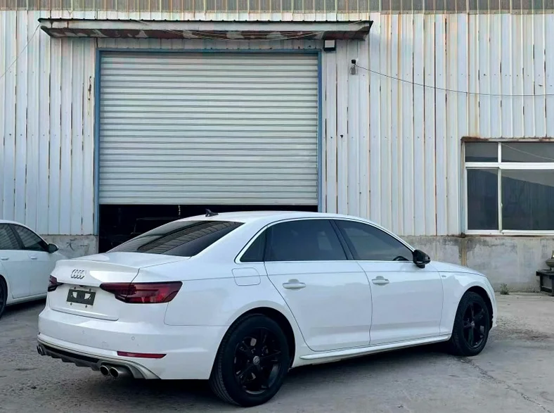 奥迪A4L 内饰前排