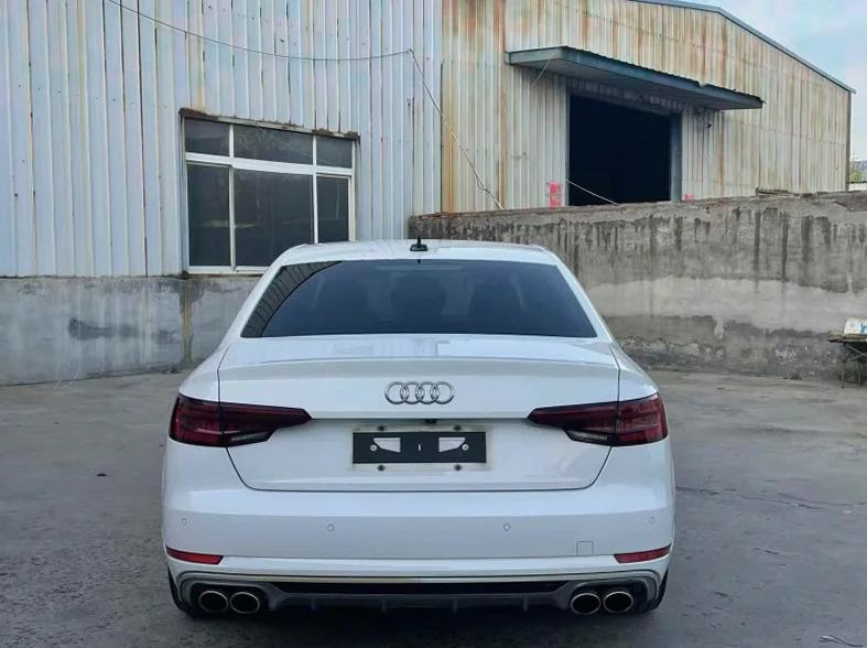 奥迪A4L 内饰后排