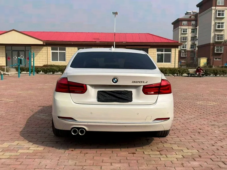 宝马3系 后面外观二