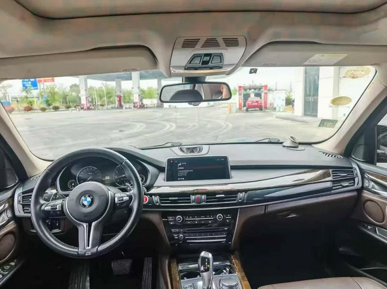 宝马X5 后面外观三