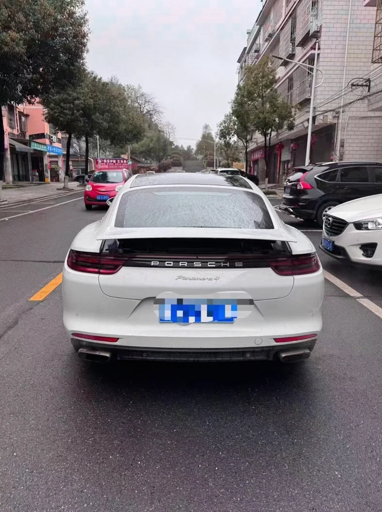 保时捷帕拉梅拉 内饰后排