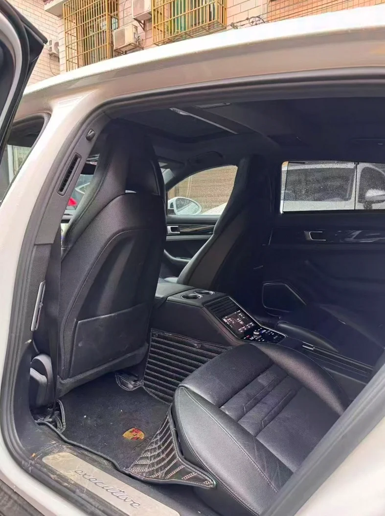 保时捷帕拉梅拉 后面外观三