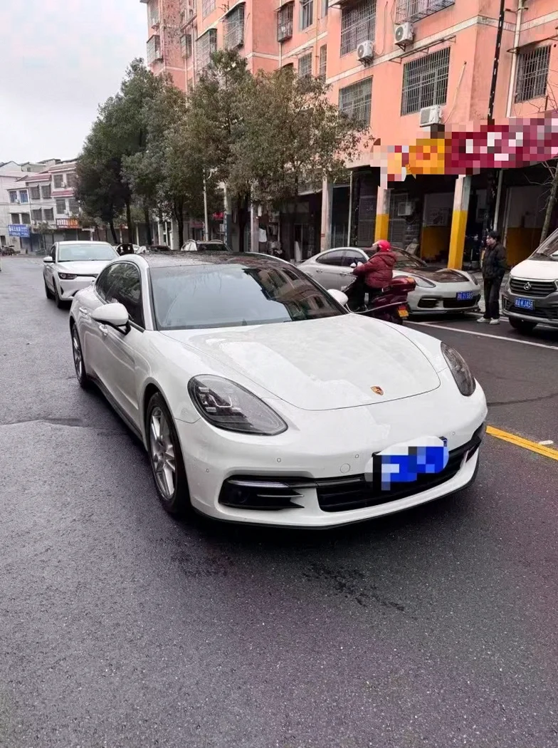 保时捷帕拉梅拉 正面外观三