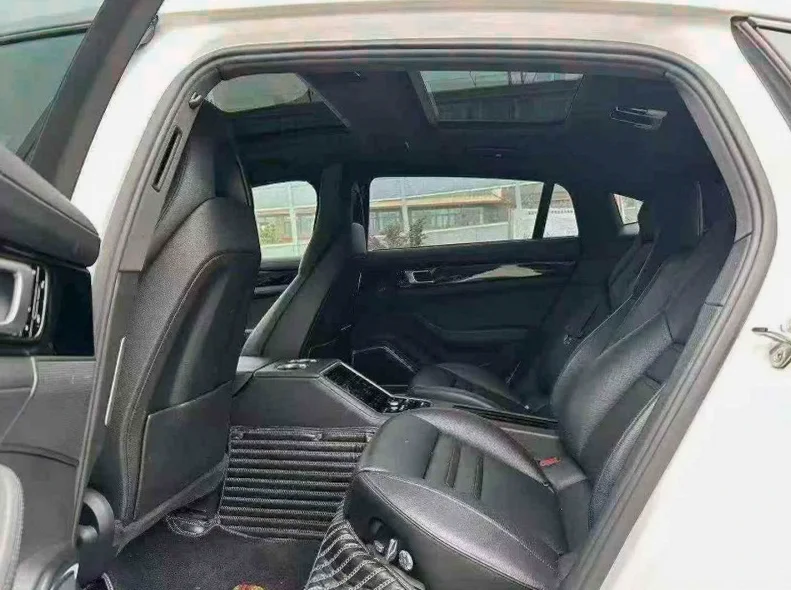 保时捷帕拉梅拉 后面外观二