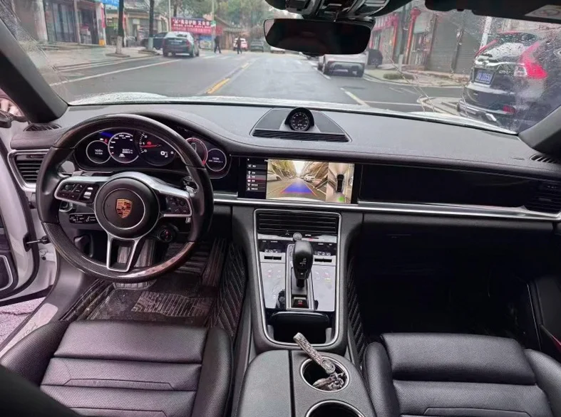 保时捷帕拉梅拉 后面外观二