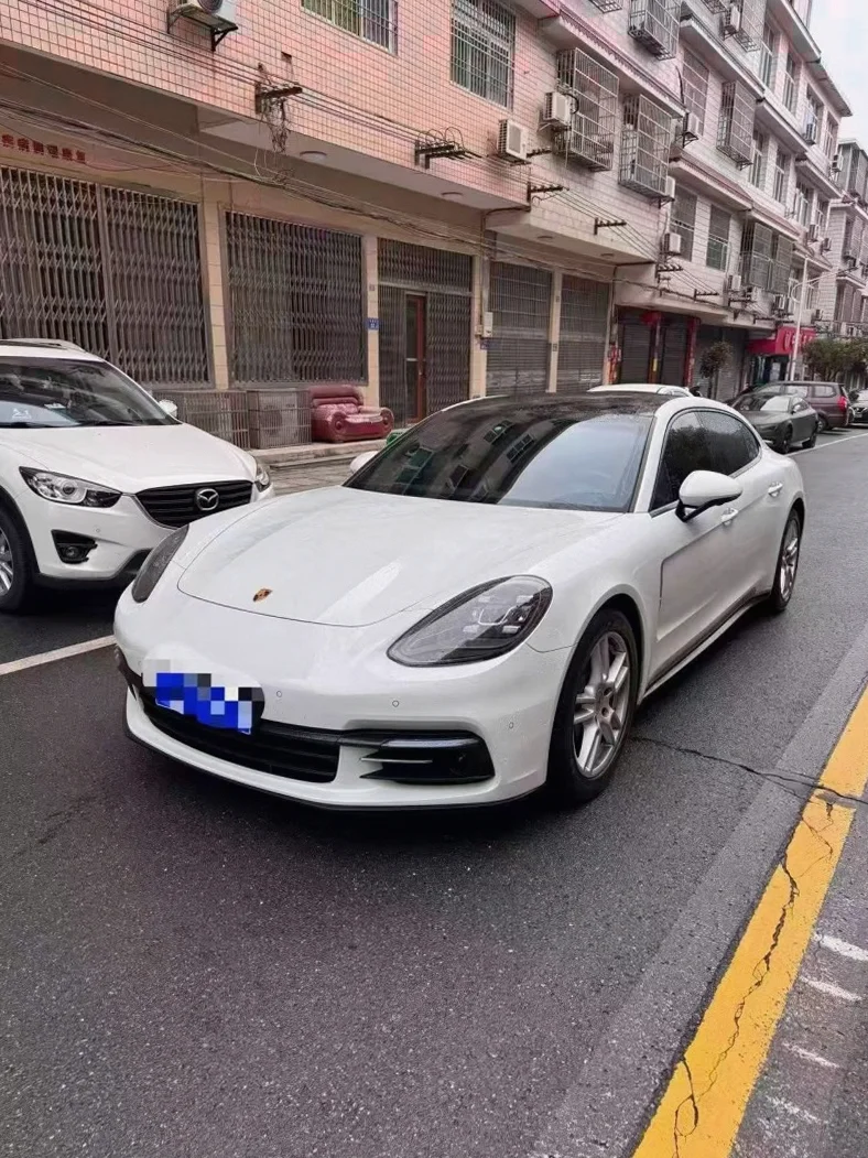 保时捷帕拉梅拉 正面外观二