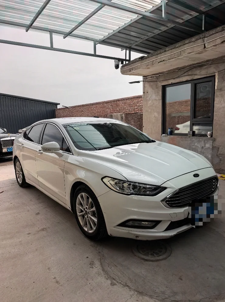 福特蒙迪欧 后面外观一