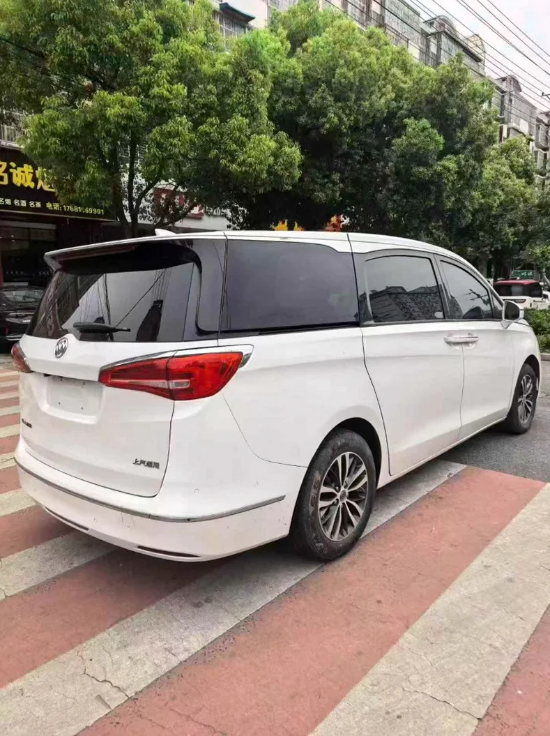 别克GL8 内饰前排