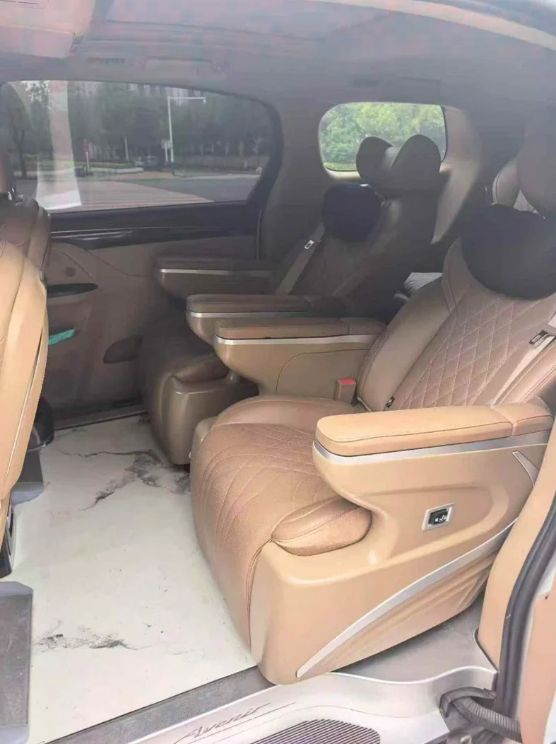 别克GL8 后面外观二