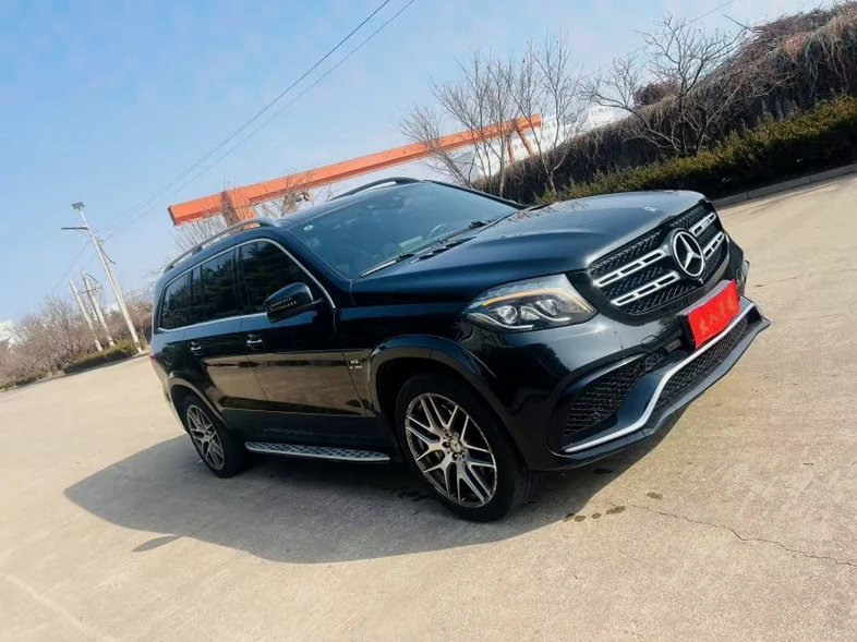 奔驰GLS 正面外观二