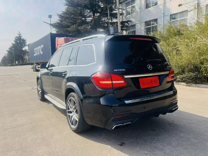 奔驰GLS 后面外观三