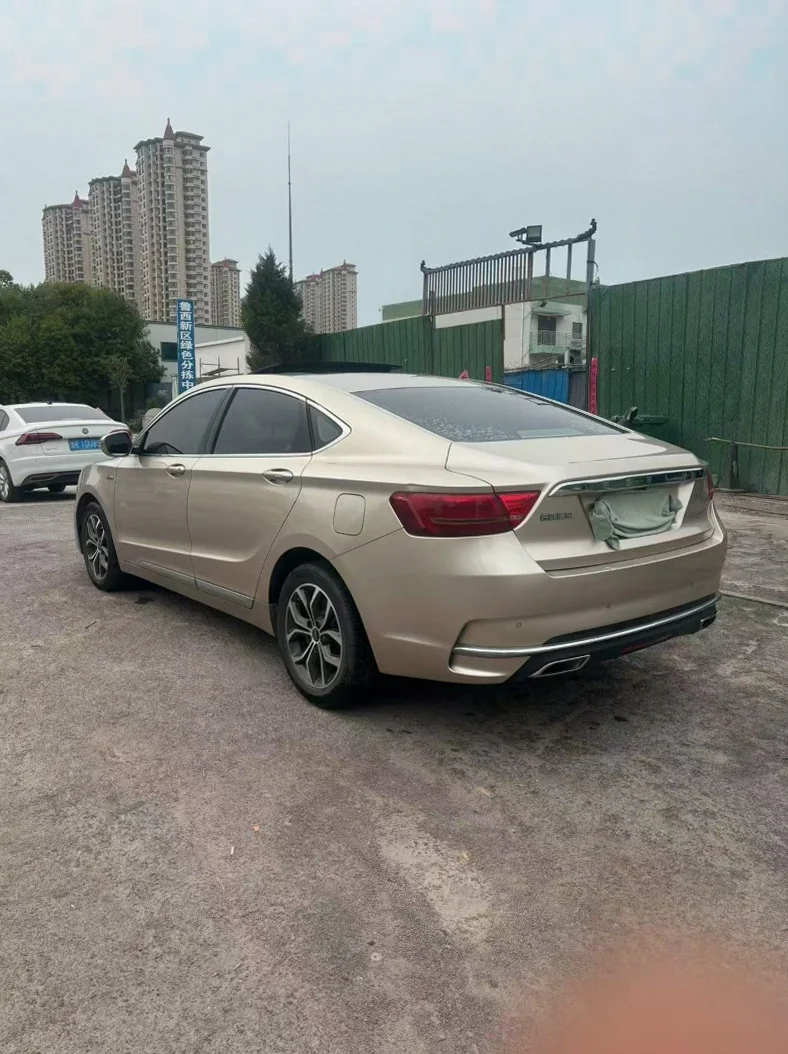 吉利博瑞 内饰前排