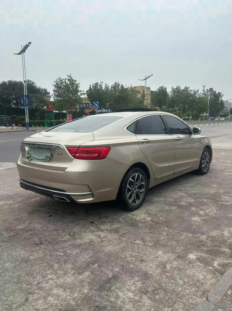 吉利博瑞 内饰后排