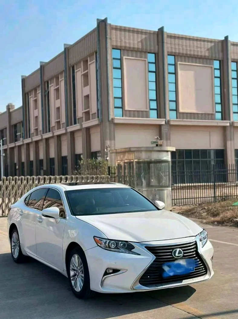 雷克萨斯ES 正面外观二