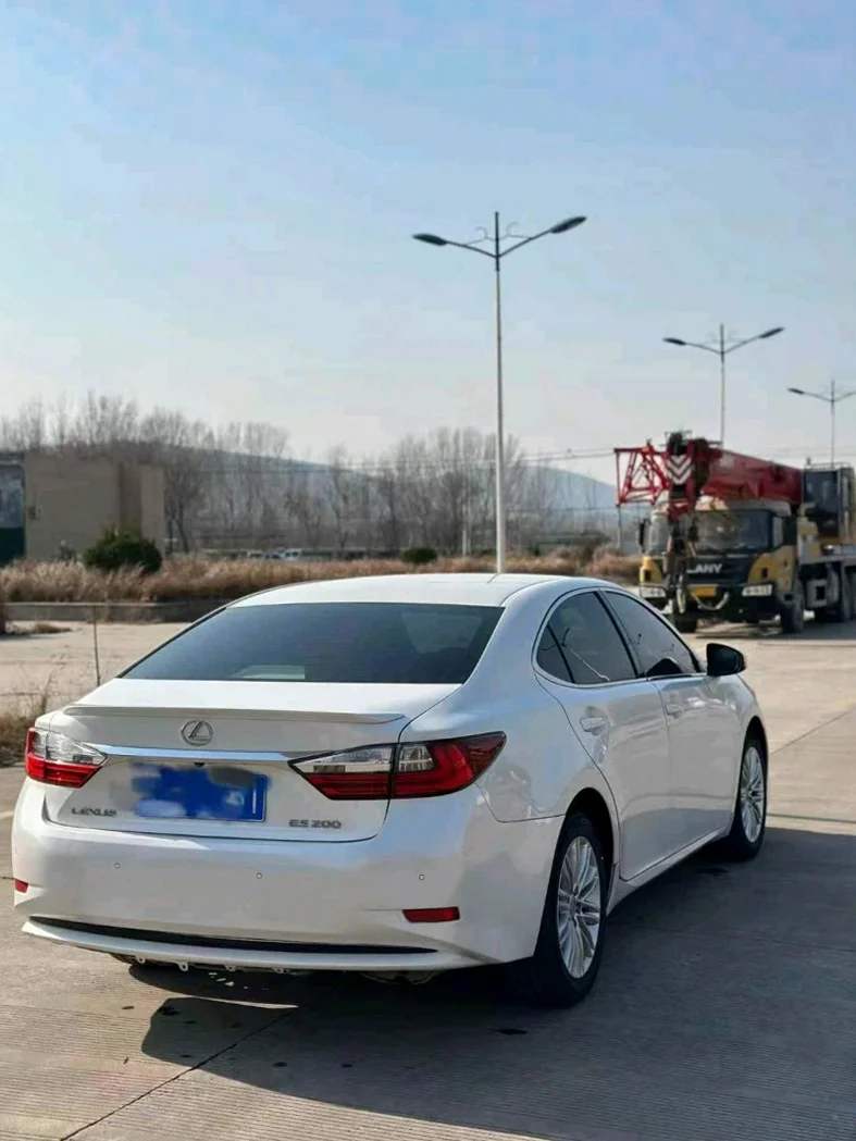 雷克萨斯ES 后面外观一